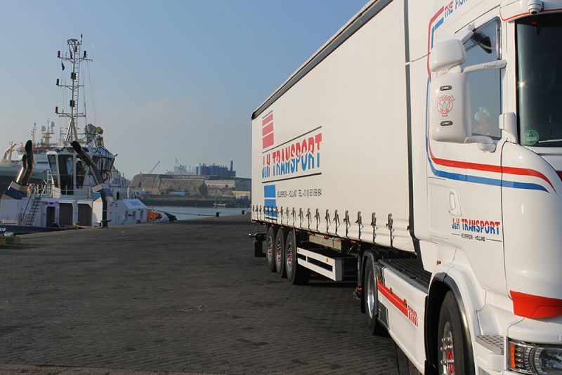 Stel uw vraag aan J&H Transport Velserbroek
